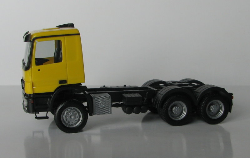 Herpa 158299 MB Actros M 08 Allrad Zugmaschine 3 achs  