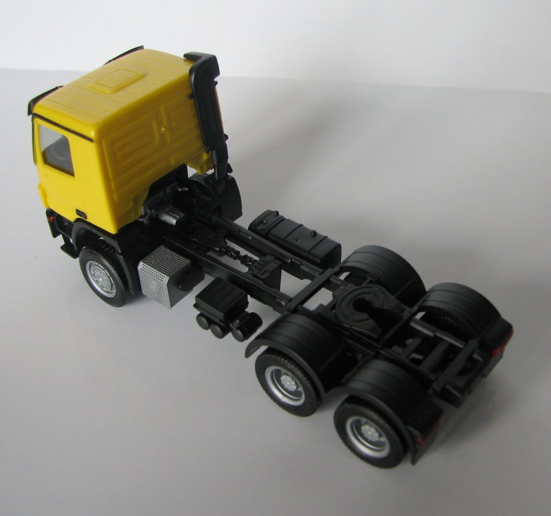 Herpa 158299 MB Actros M 08 Allrad Zugmaschine 3 achs  